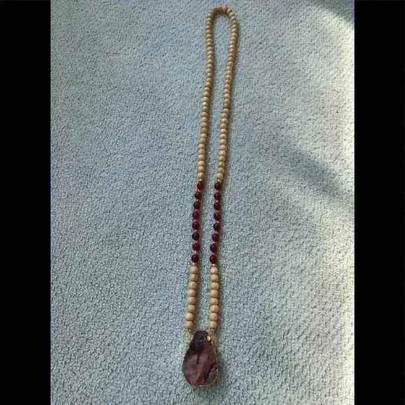 22 inch Beaded  necklace with Agate stone pendant. - Picture 1 of 5